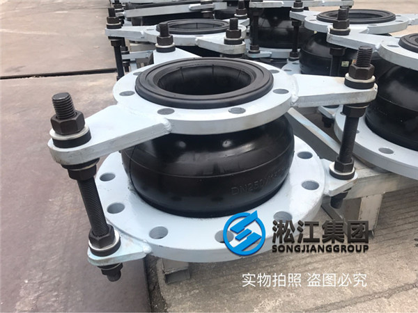 板式換熱機(jī)組異徑橡膠軟接頭發(fā)貨現(xiàn)場(chǎng)
