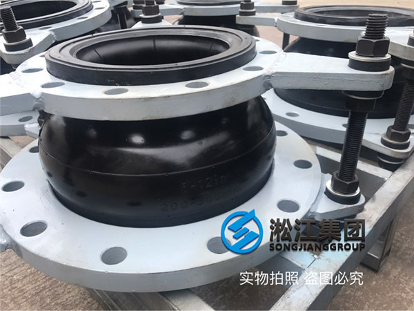 板式換熱機(jī)組異徑橡膠軟接頭發(fā)貨現(xiàn)場(chǎng)