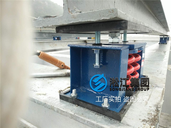 ZTF彈簧減振器方形冷卻塔安裝現(xiàn)場